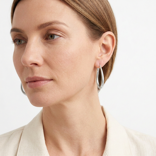 Srebrne kolczyki lezki modelka